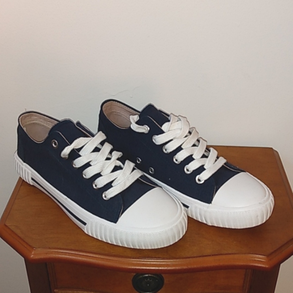 True Craft Classic Navy Canvas Sneakers